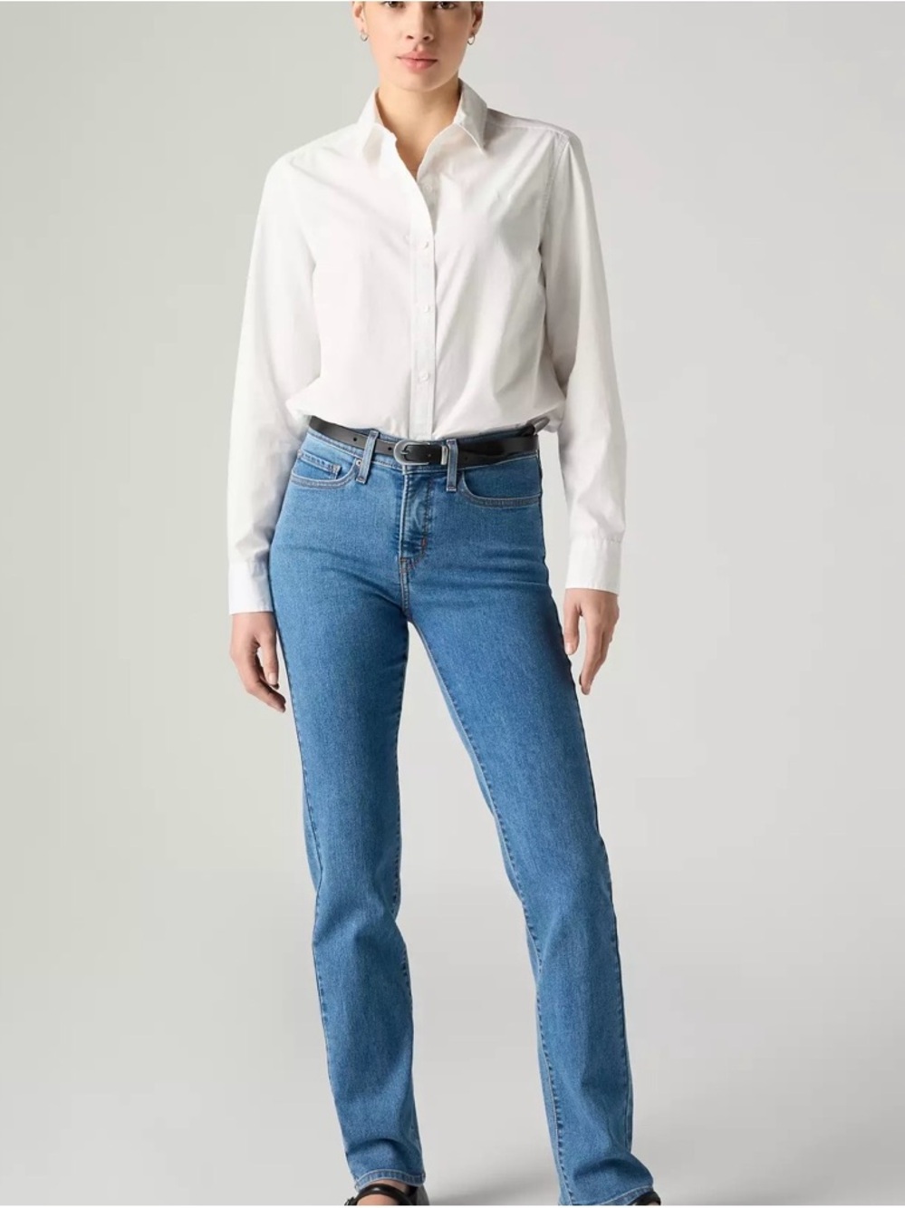 Levi's Straight Leg Jeans in Medium Blue